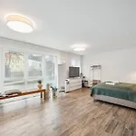 Apartamento Sali Homes Am1 Elegant And Stylish Retreat In Heart Of Bayreuth, Close To River *