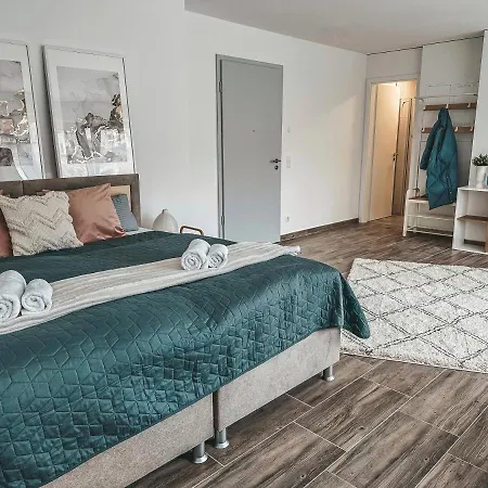 Апартаменты Sali Homes Elegant And Stylish Retreat In Heart Of Bayreuth, Close To River
