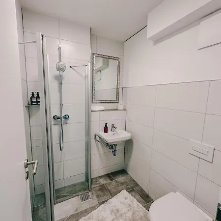 Sali Homes Elegant And Stylish Retreat In Heart Of Bayreuth, Close To River * Байройт