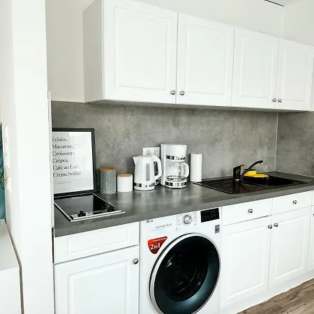 Апартаменты Sali Homes Elegant And Stylish Retreat In Heart Of Bayreuth, Close To River