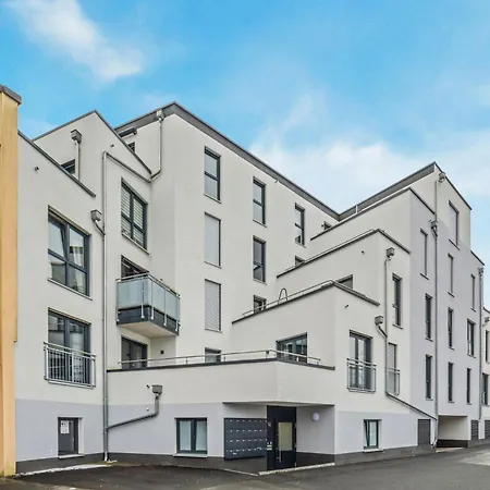 Апартаменты Sali Homes Elegant And Stylish Retreat In Heart Of Bayreuth, Close To River Байройт